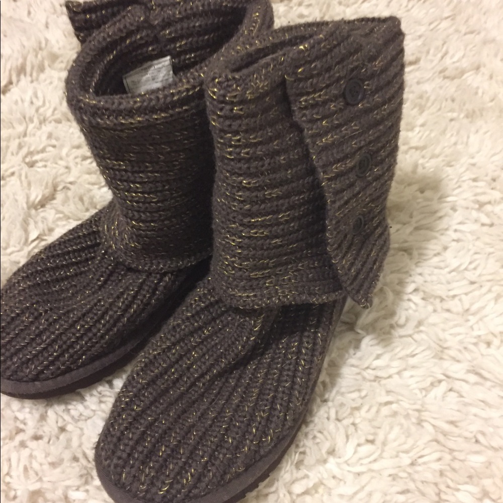 Uggs very gently worn nice gold pop. Like new.